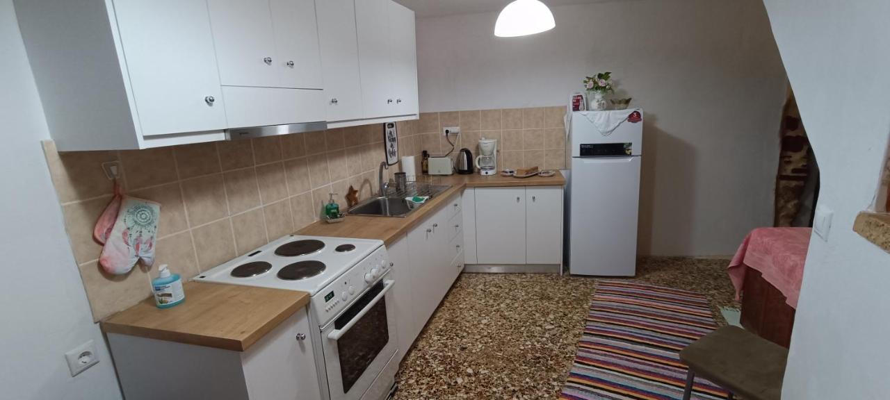 Comfortable And Spacious Stone Traditional Apartment Ханя Екстериор снимка