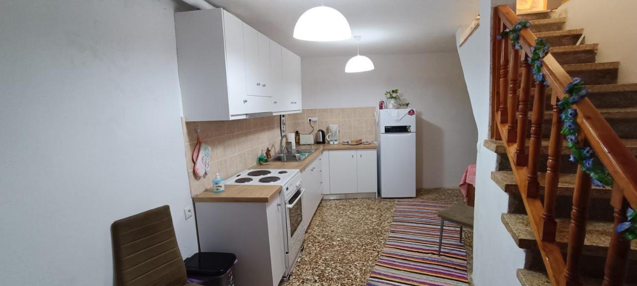 Comfortable And Spacious Stone Traditional Apartment Ханя Екстериор снимка